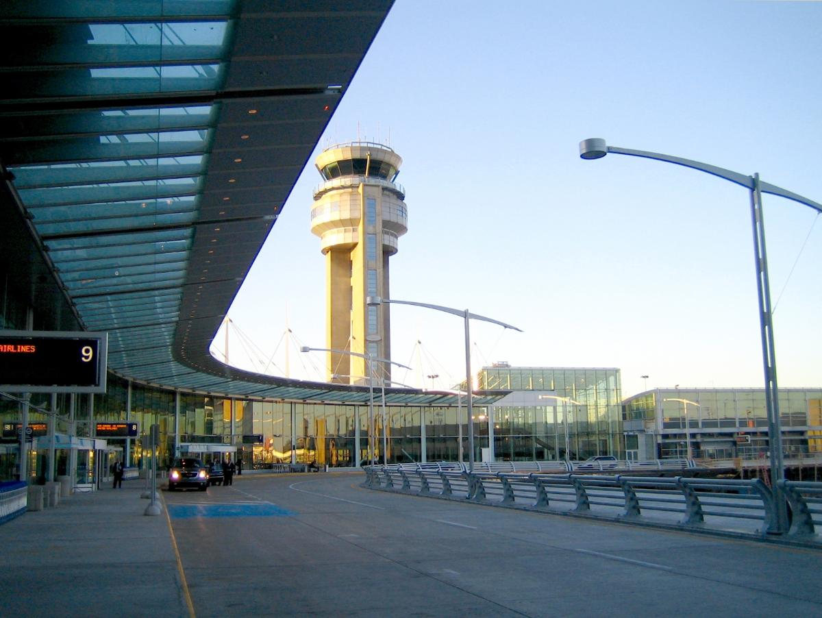 Aéroport international Pierre-Elliott-Trudeau de Montréal 