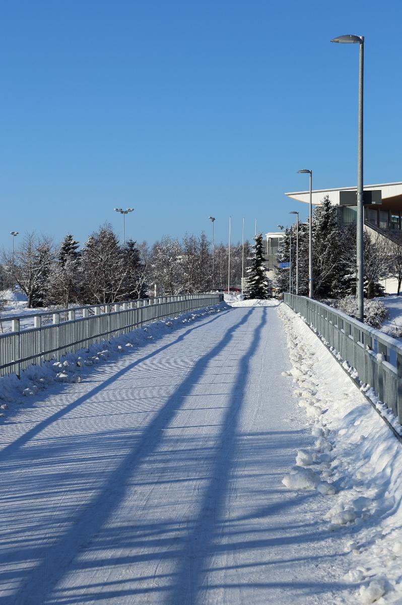 The Ämmänväylä pedestrian and bicycle bridge in Oulu 