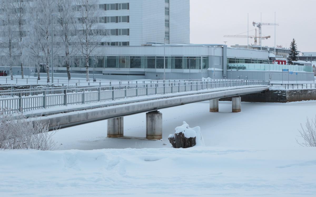 The Ämmänväylä pedestrian and bicycle bridge in Oulu 