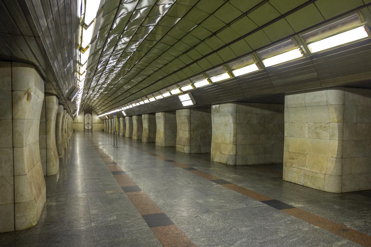Metrobahnhof Klovska 