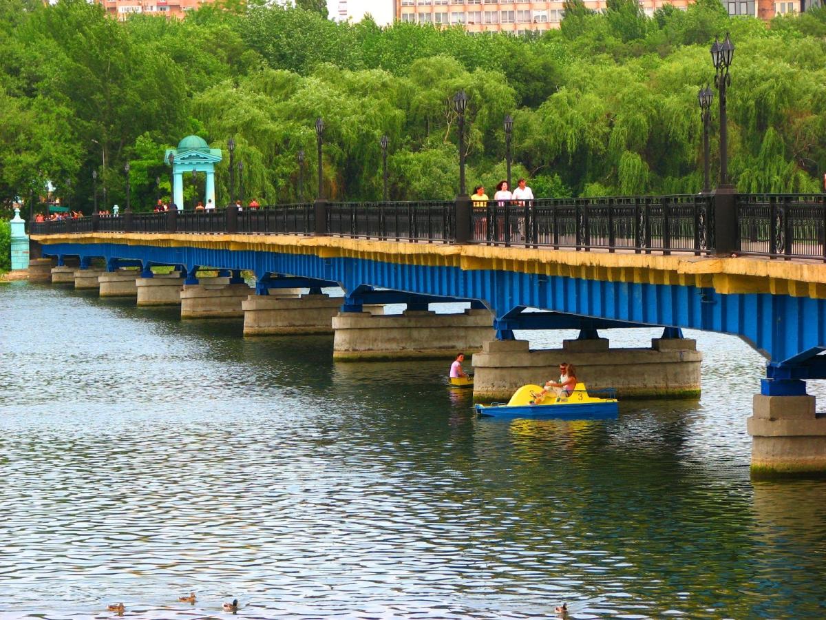 Pont sur le premier étang municipal 