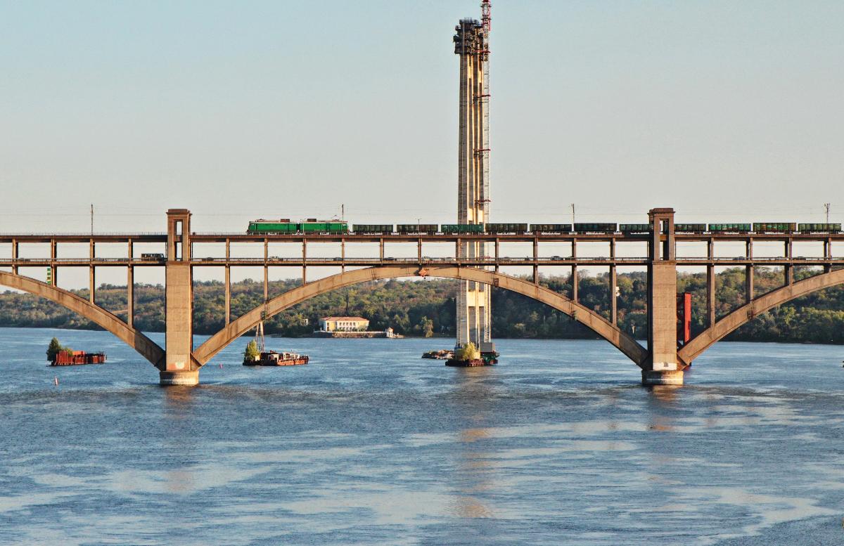 Pont Preobrazhensky (nouveau Dniepr) 