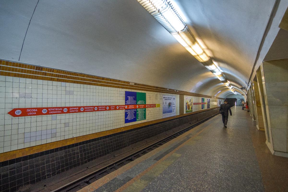 Metrobahnhof Politekhnichnyi Instytut 