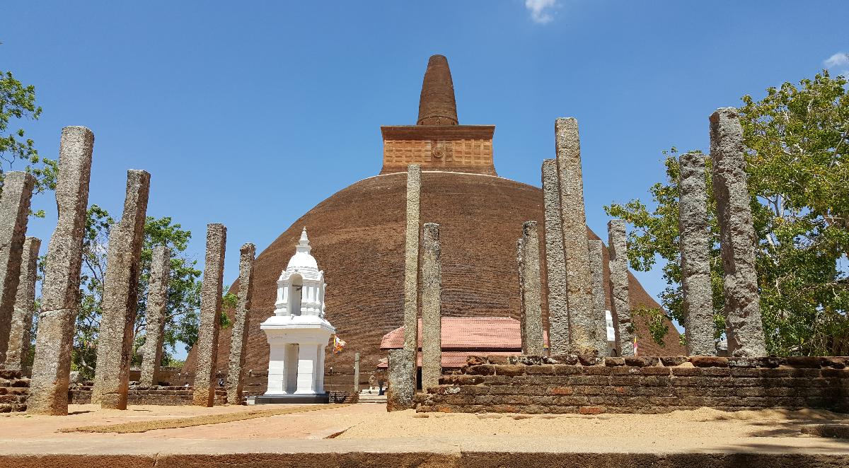 Abhayagiriya Stupa Abhayagiri Vihāra was a major monastery site of Mahayana, Theravada and Vajrayana Buddhism, located in Anuradhapura, Sri Lanka. It is one of the most extensive ruins in the world and one of the most sacred Buddhist pilgrimage cities in the nation.