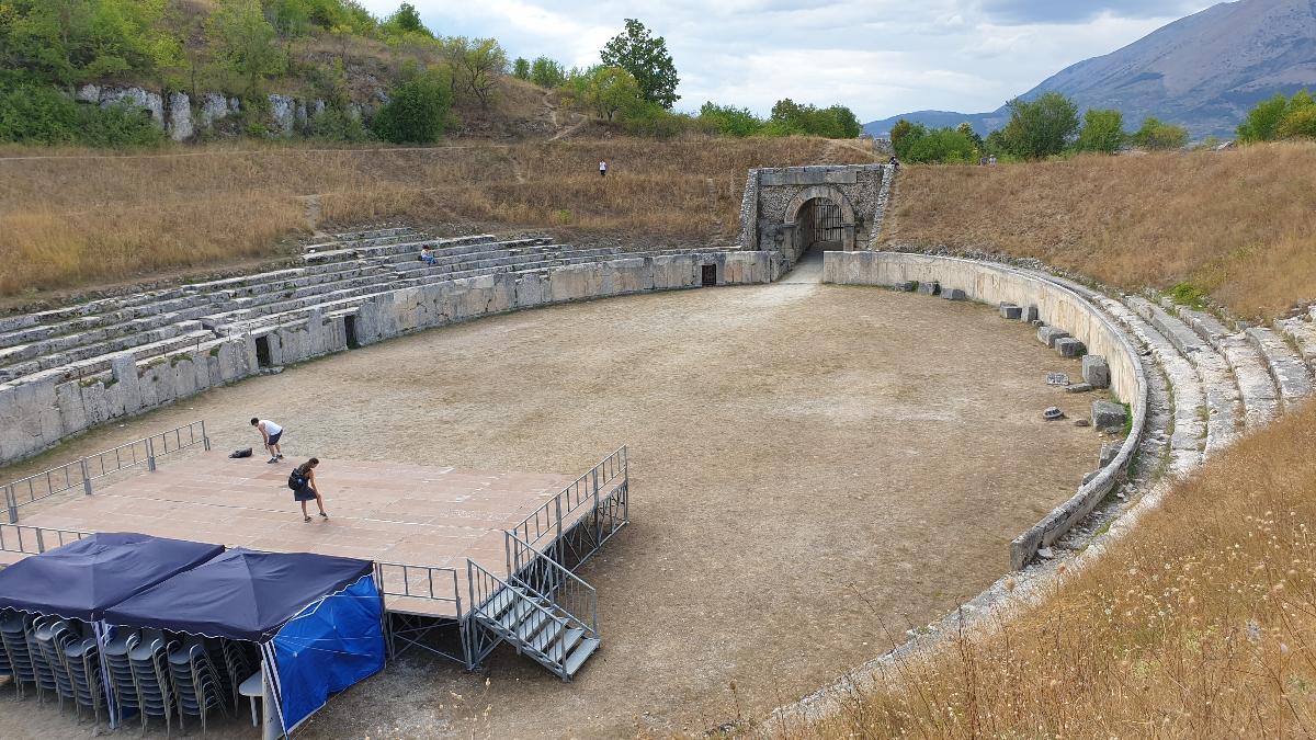 Amphitheater von Alba Fucens 