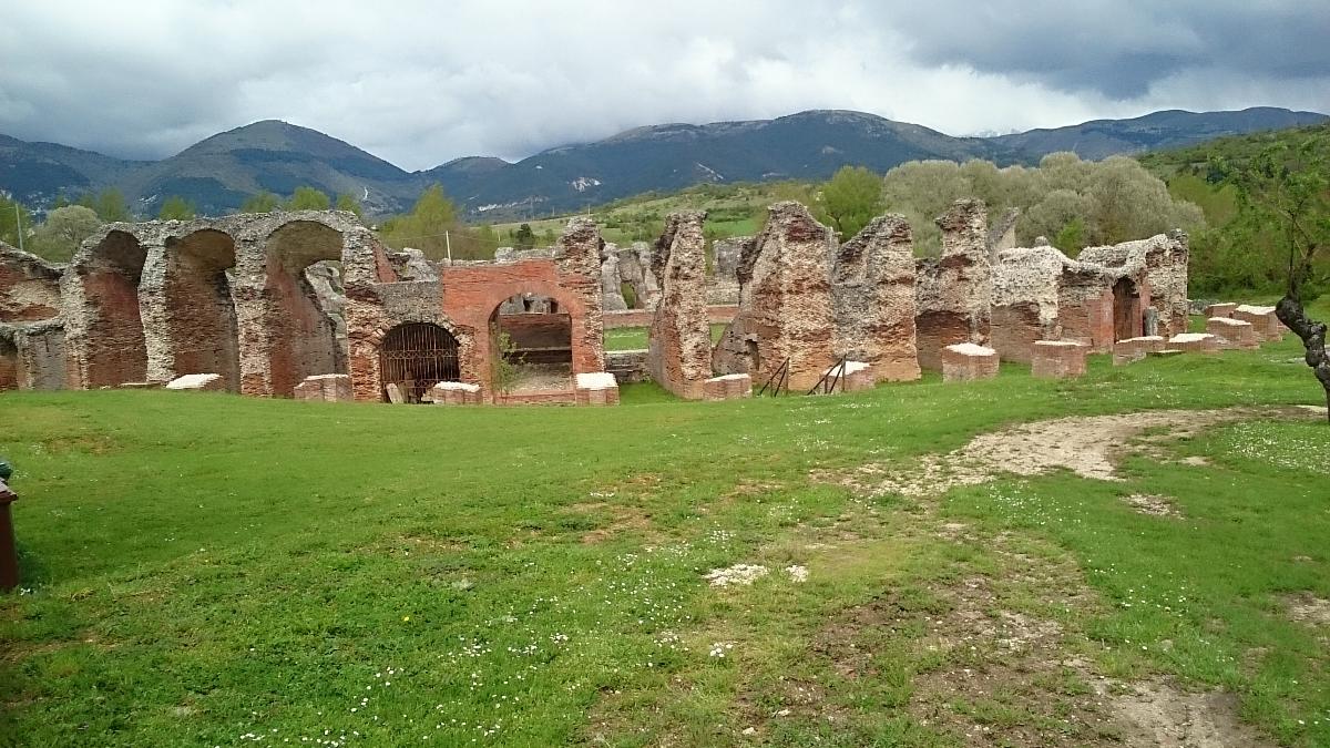 Amphithéâtre d'Amiternum 