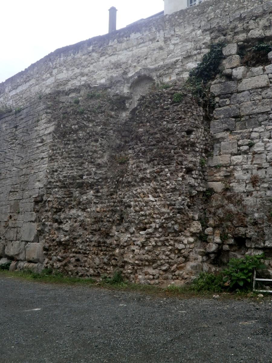 Vestiges de l'amphithéâtre de Tours (tour de fortification ou escalier extérieur) 
