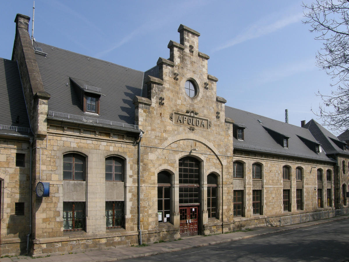 Stadt Apolda 
- Bahnhofsgebäude Frontseite 