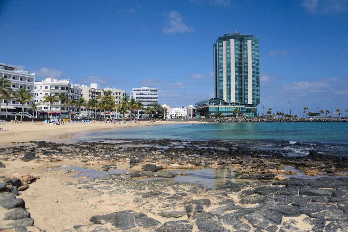 Arrecife Gran Hotel & Spa from the Reducto´s beach. 