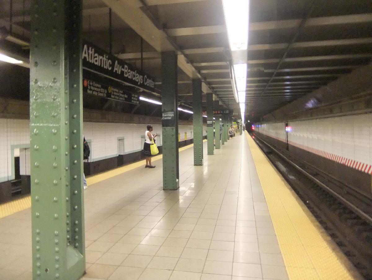 Uptown BMT platform at Atlantic Avenue/Barclays Center 
