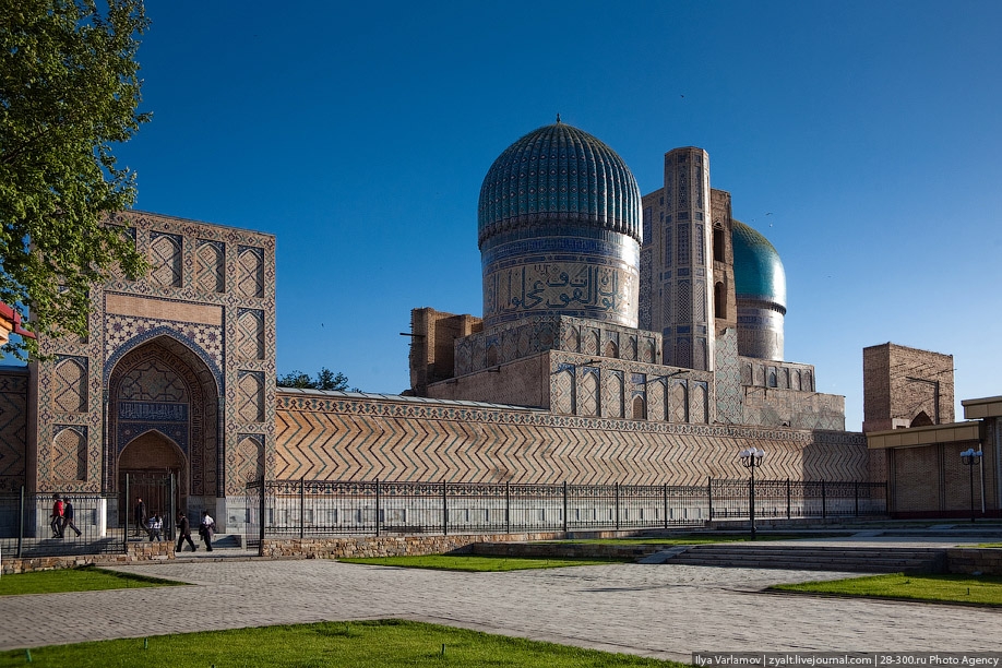 Bibi Khanym Mosque in Samarkand (Uzbekistan) 