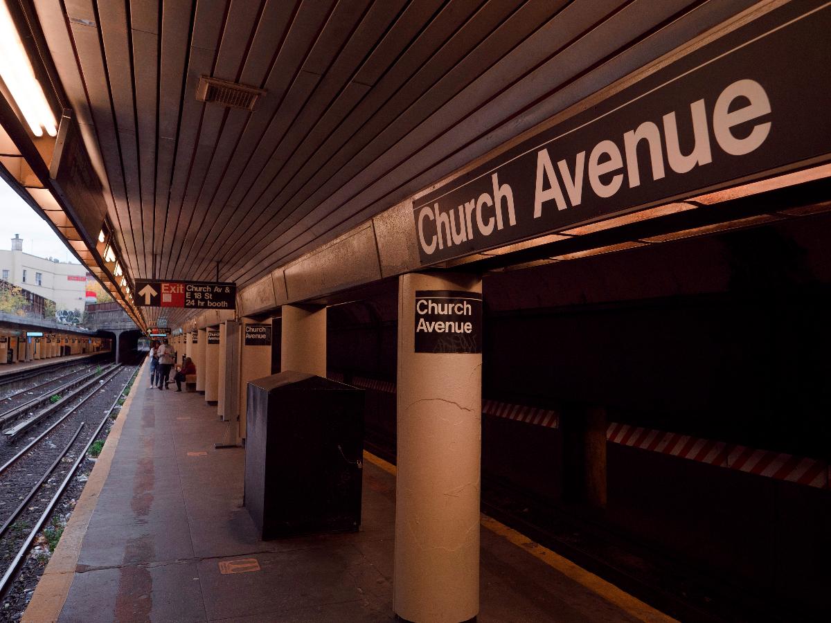 View of the southbound platform of Church Avenue station on the Brighton line 