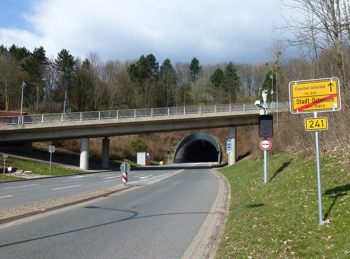 Der Butterbergtunnel wurde von 1977 bis 1979 im Verlauf der B 241 als zweispuriger Straßentunnel durch den Butterberg bei Osterode am Harz gebaut 