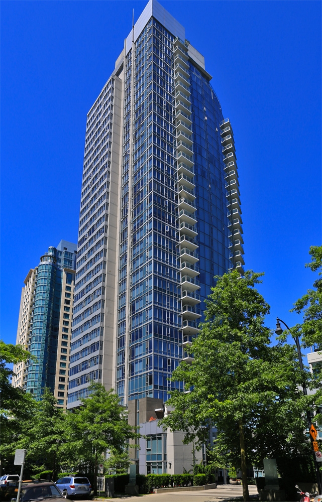 Callisto residential tower in Vancouver 