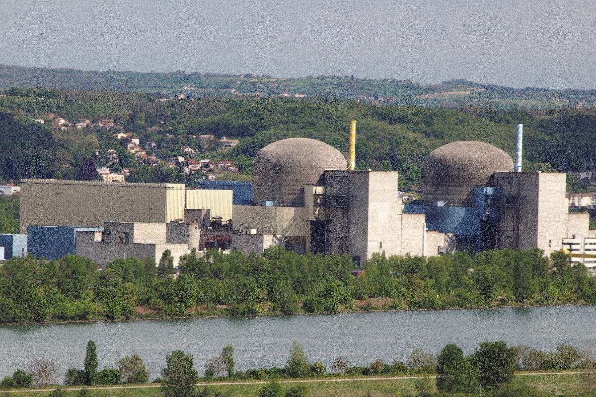 Nuclear power plant Saint-Alban, along the Rhône. 