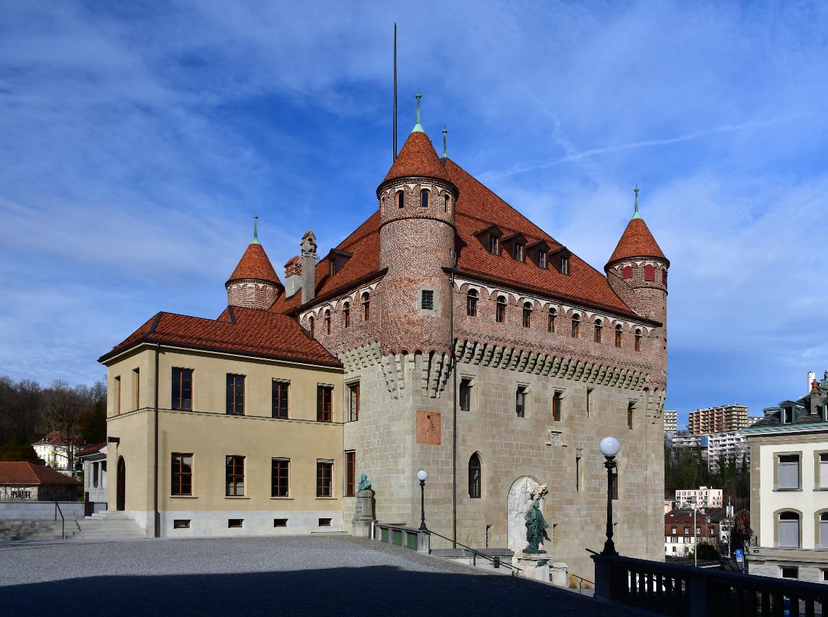 Le château Saint-Maire de Lausanne, en Suisse. Il abrite actuellement le siège du Conseil d'État du Canton de Vaud.