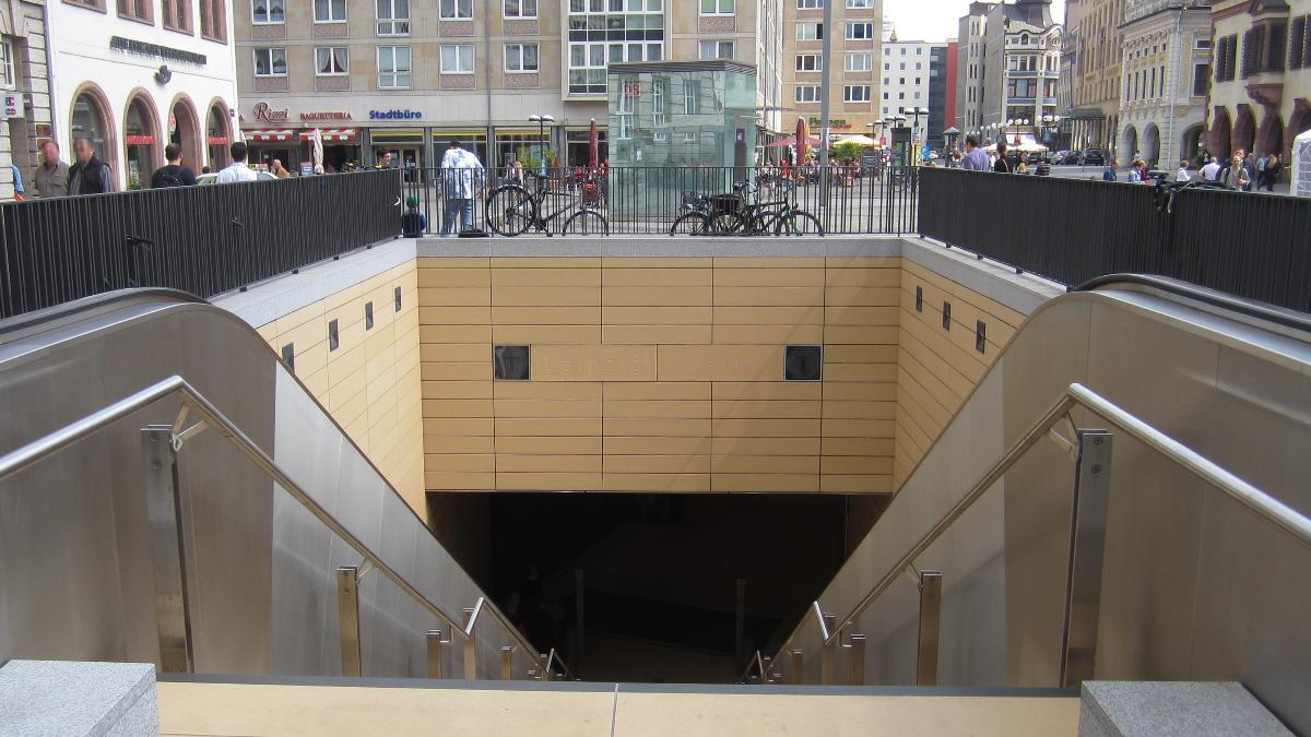 Zugang zur City-Tunnel -Station Leipzig Markt 
