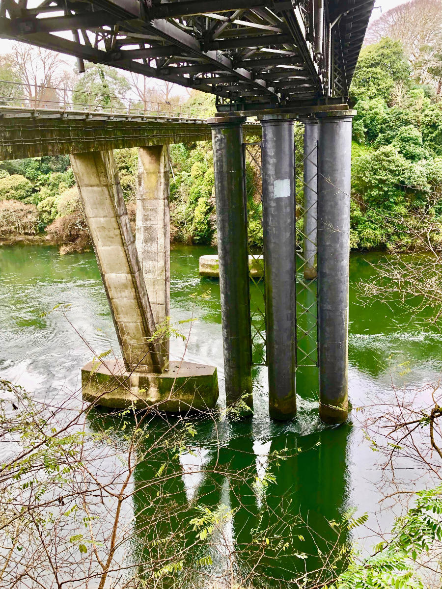 1964 rail bridge to left, 1883 former rail bridge to right 