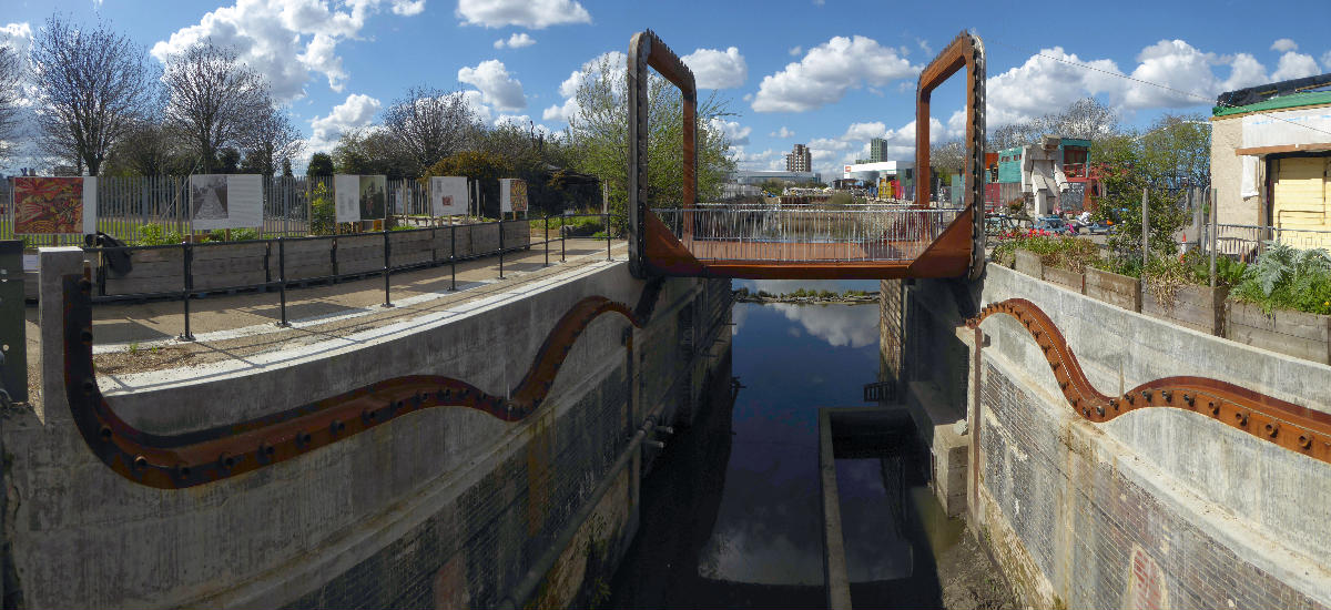 The Cody Dock Rolling Bridge designed by Thomas Randall-Page The square cog design, rolling on catenary curve tracks - together with a balanced centre of gravity - enables the bridge to be rolled between higher and lower positions with minimum effort.