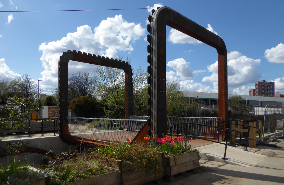 The Cody Dock Rolling Bridge designed by Thomas Randall-Page The square cog design, rolling on catenary curve tracks - together with a balanced centre of gravity - enables the bridge to be rolled between higher and lower positions with minimum effort.