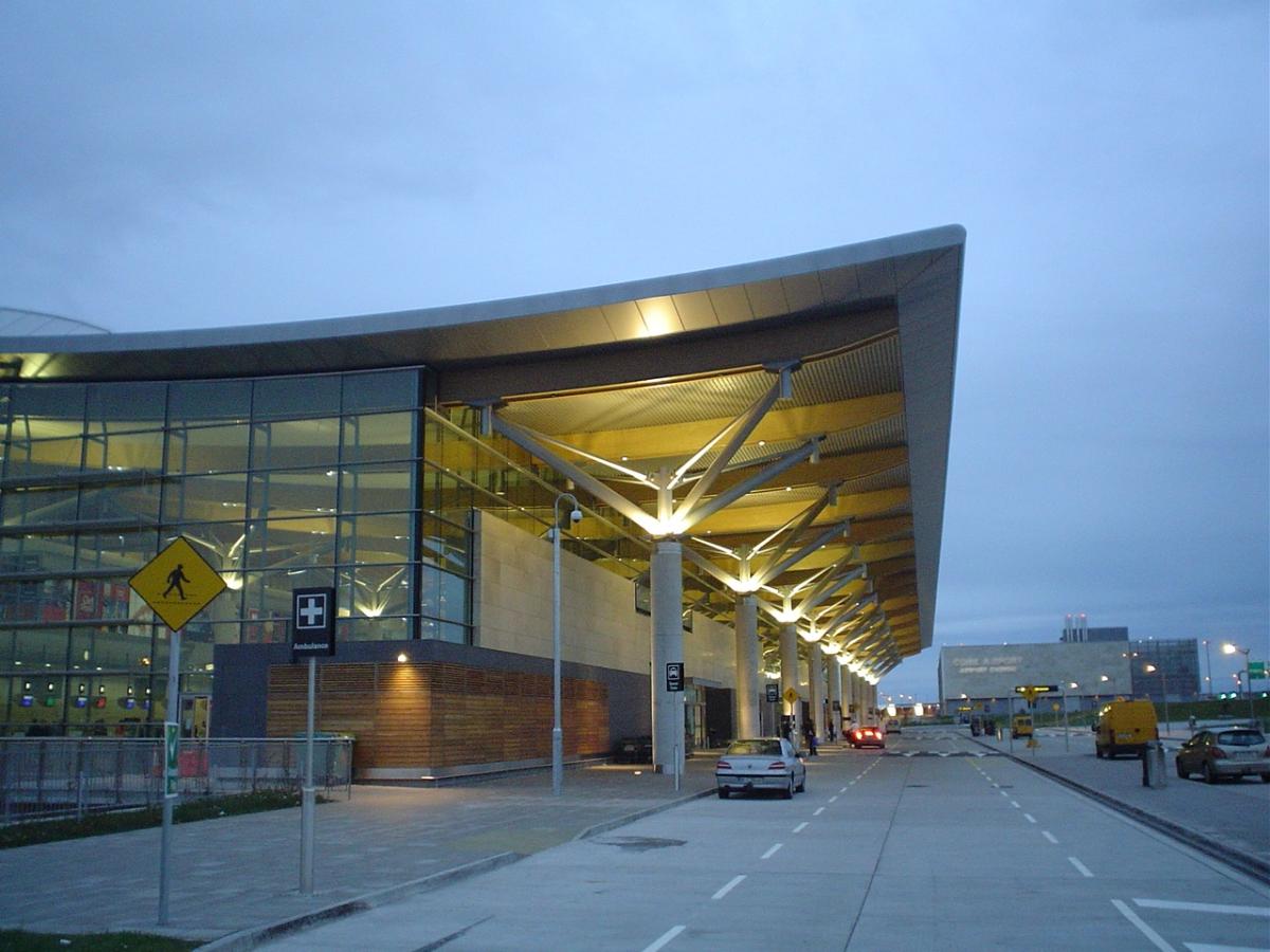 Abfertigungsgebäude des Flughafens Cork 