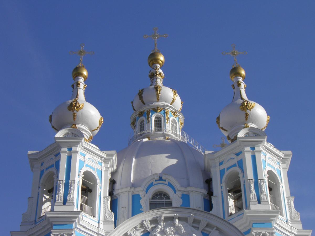 Coupole de la cathédrale de la Résurrection du couvent Smolny à Saint-Pétersbourg (Russie) 