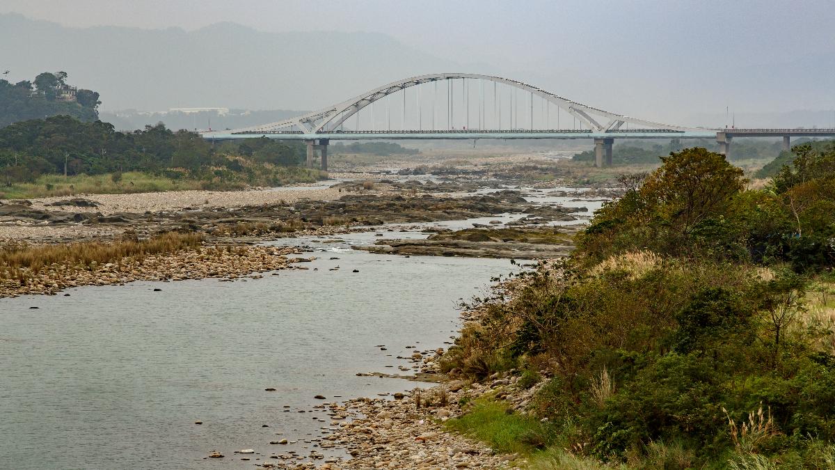 Daxi Township, Taoyuan, Taiwan: The new Daxi Highway Bridge over the Dahan River 