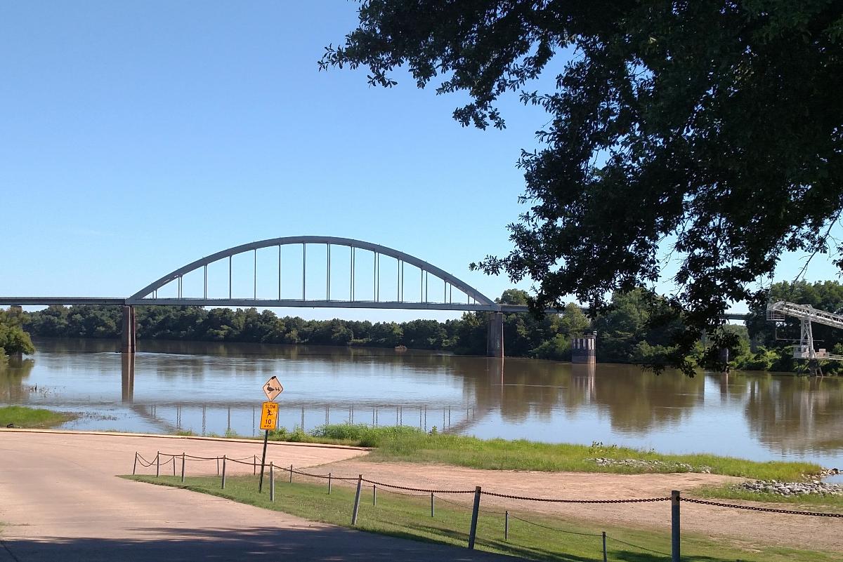 Des Arc White River bridge as seen from a city park 
