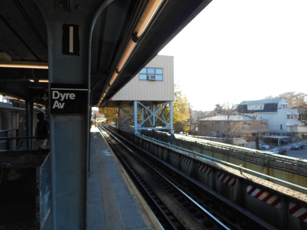 Eastchester – Dyre Avenue Subway Station (Dyre Avenue Line) 