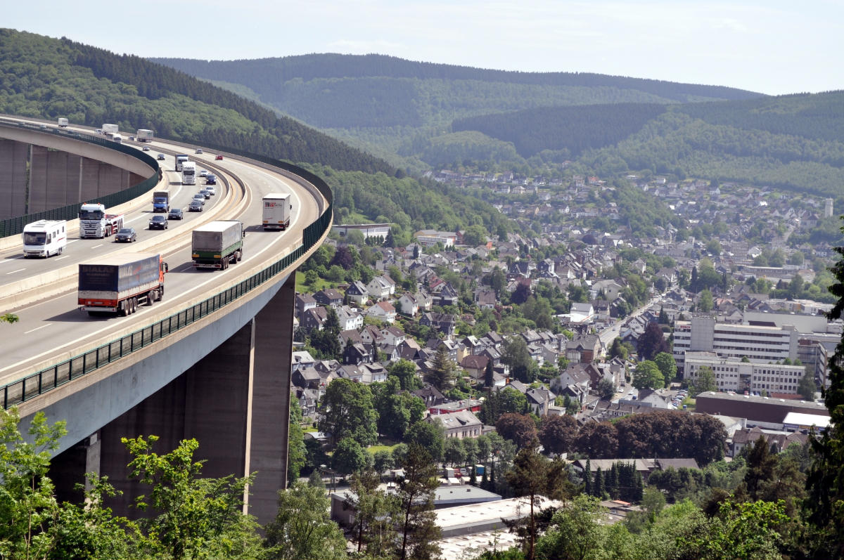 Blick von der A45 () auf Siegen- 