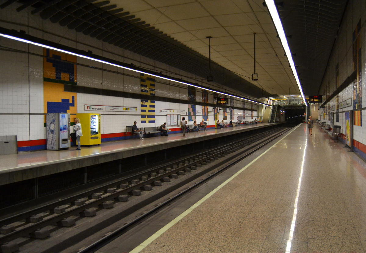 Nou d'Octubre Metro Station 