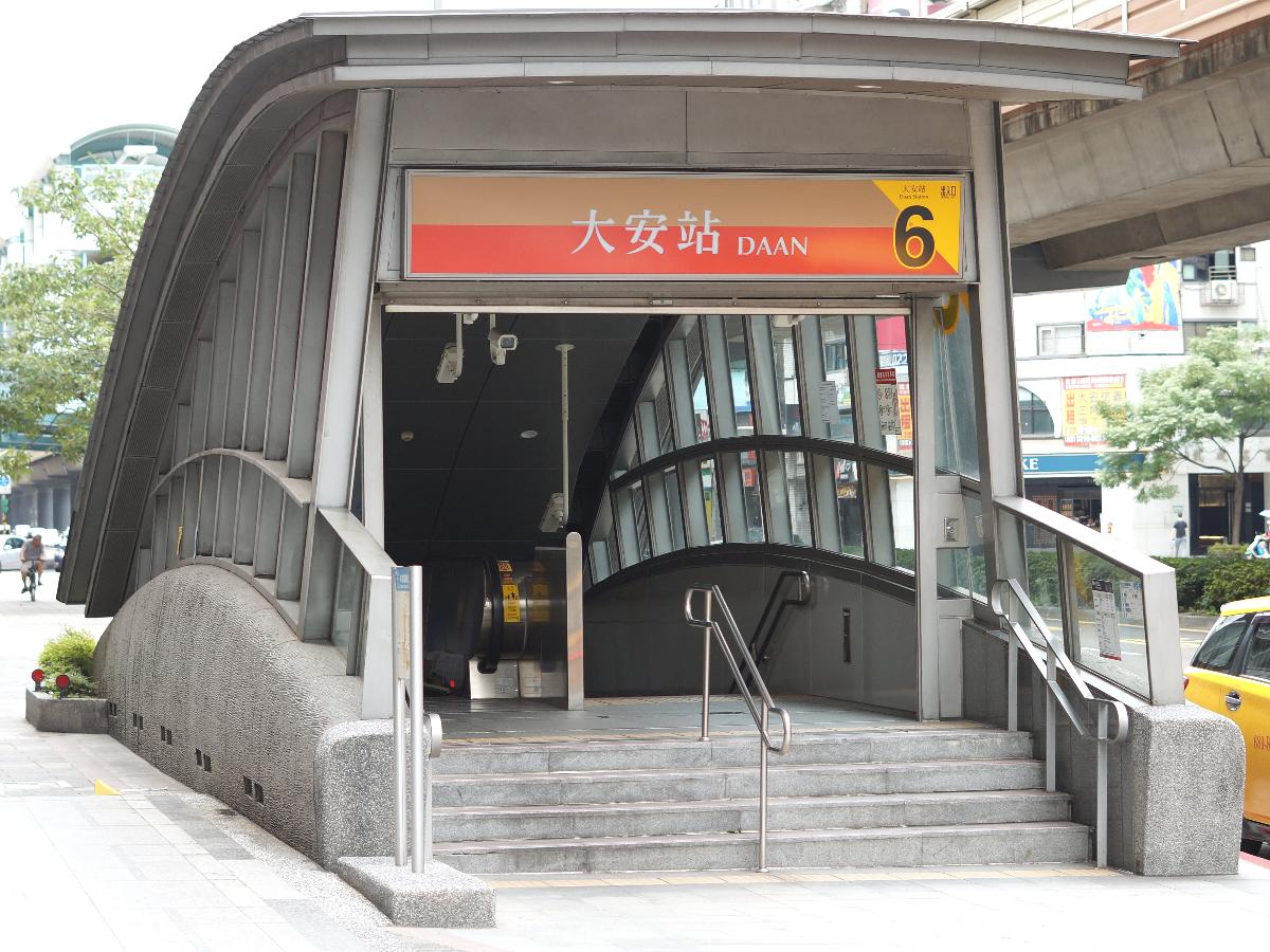 Metrobahnhof Daan (Rote Linie) 