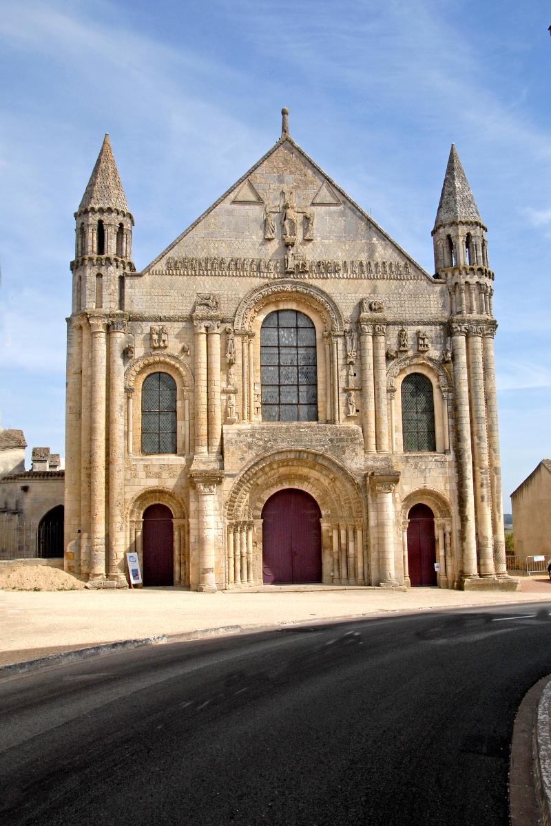 Saint-Jouin-de-Marnes, Fassade 