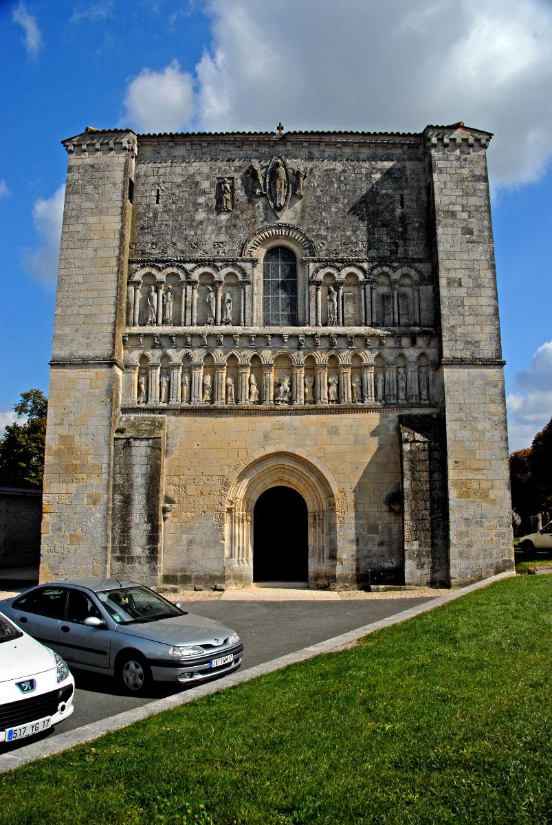 Pfarrkirche Saint-Pierre-de-Pérignac, Fassade 