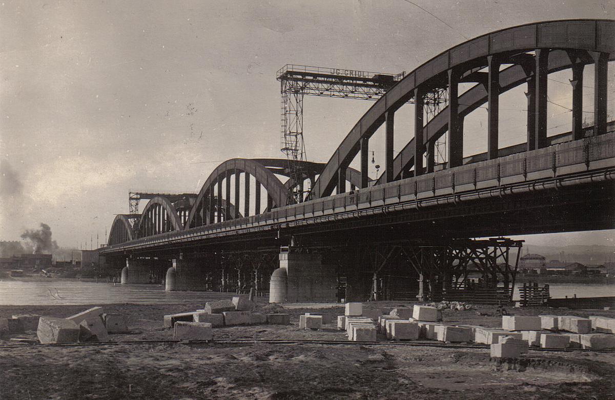 Floridsdorf Bridge 