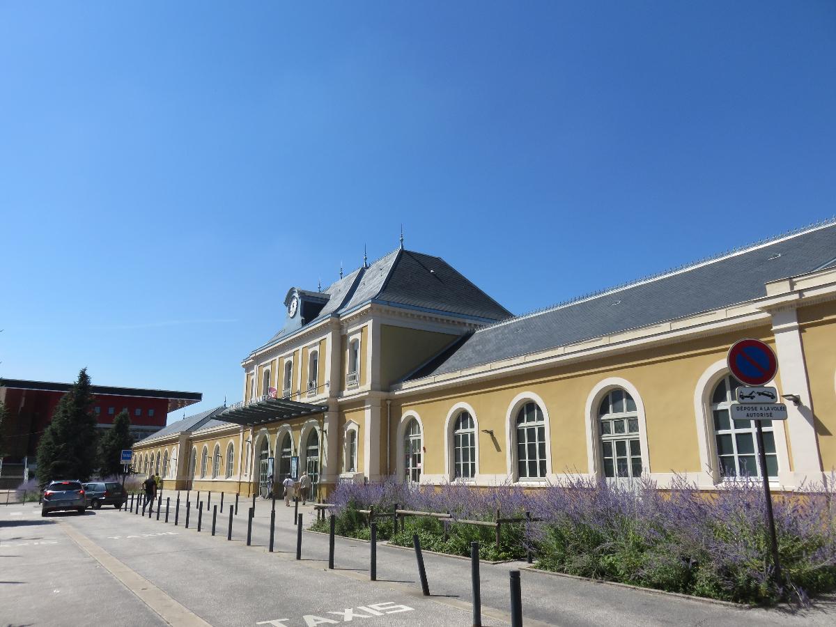 Vue de la gare de Roanne (Loire, France). 