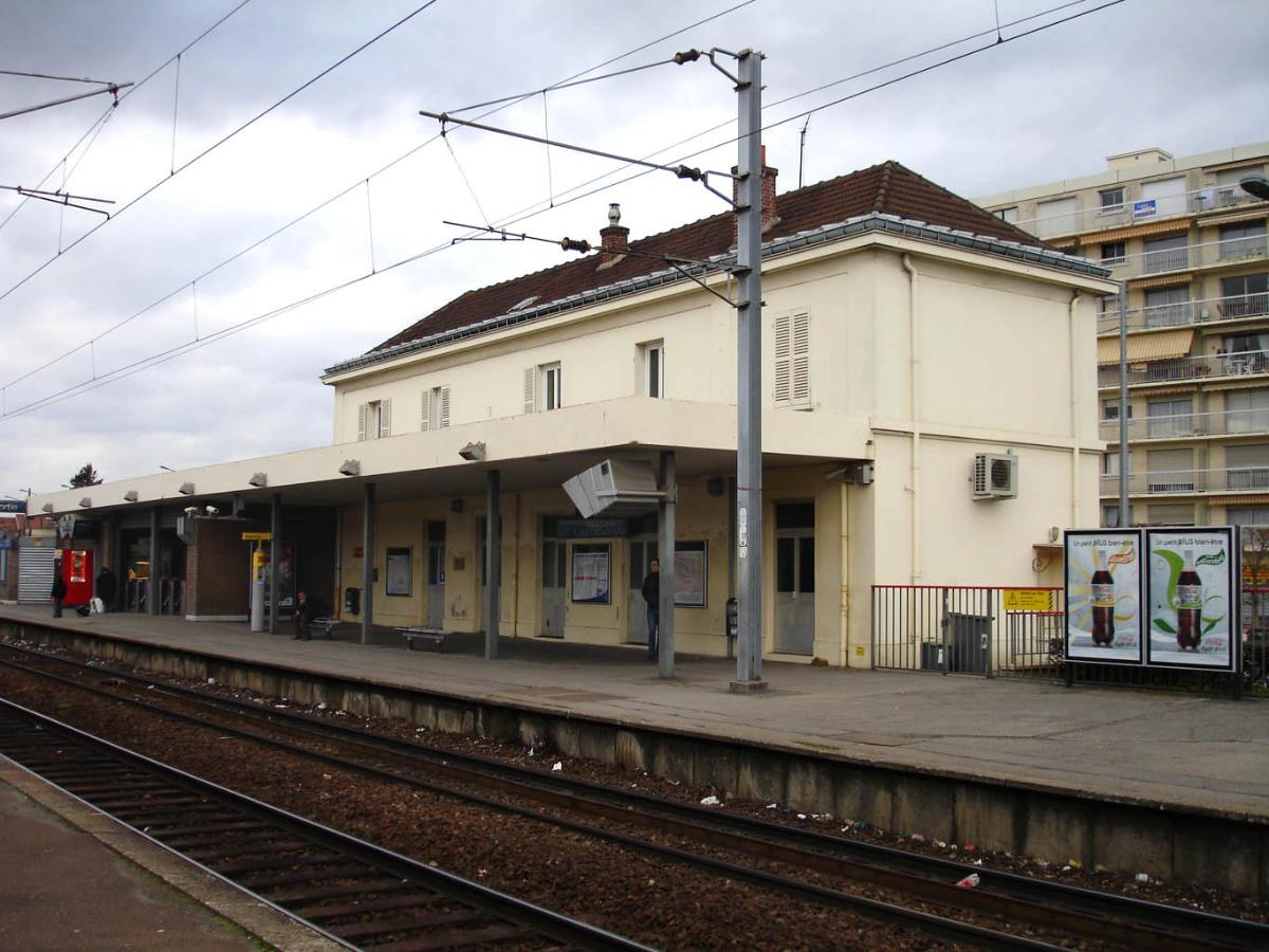 Franconville - Le Plessis-Bouchard Railway Station 