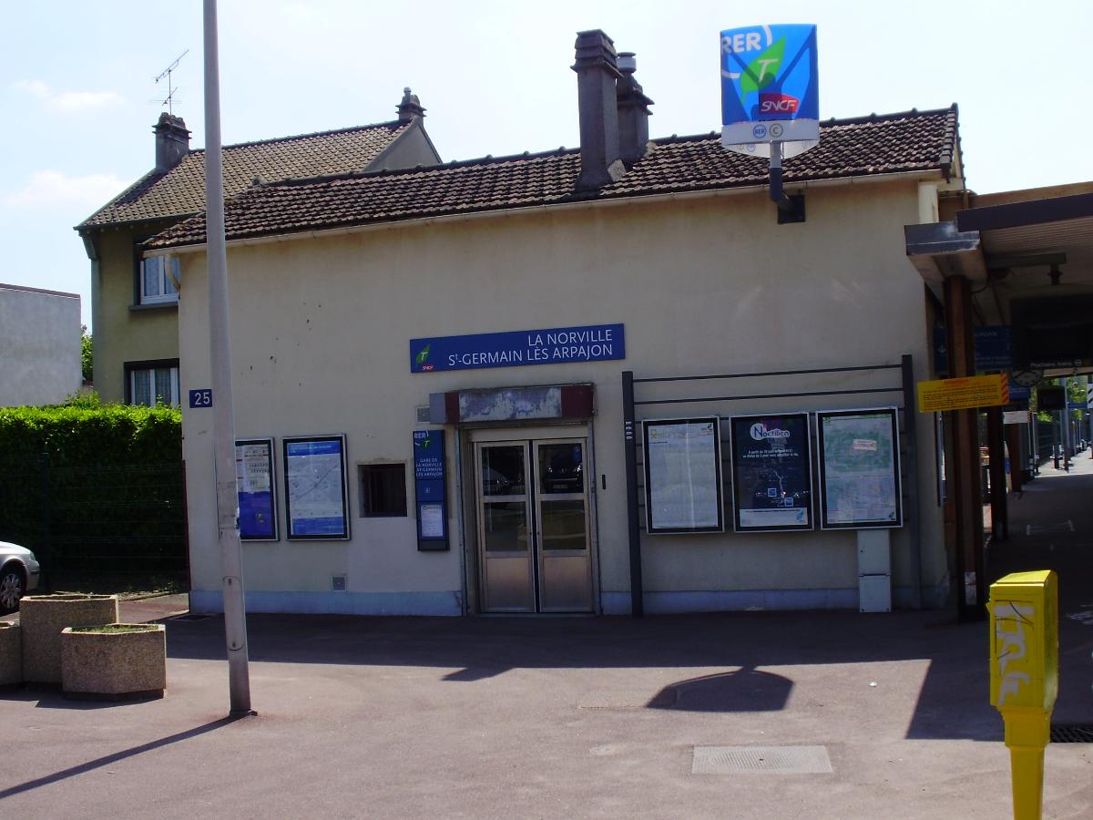 La Norville - Saint-Germain-lès-Arpajon Railway Station 