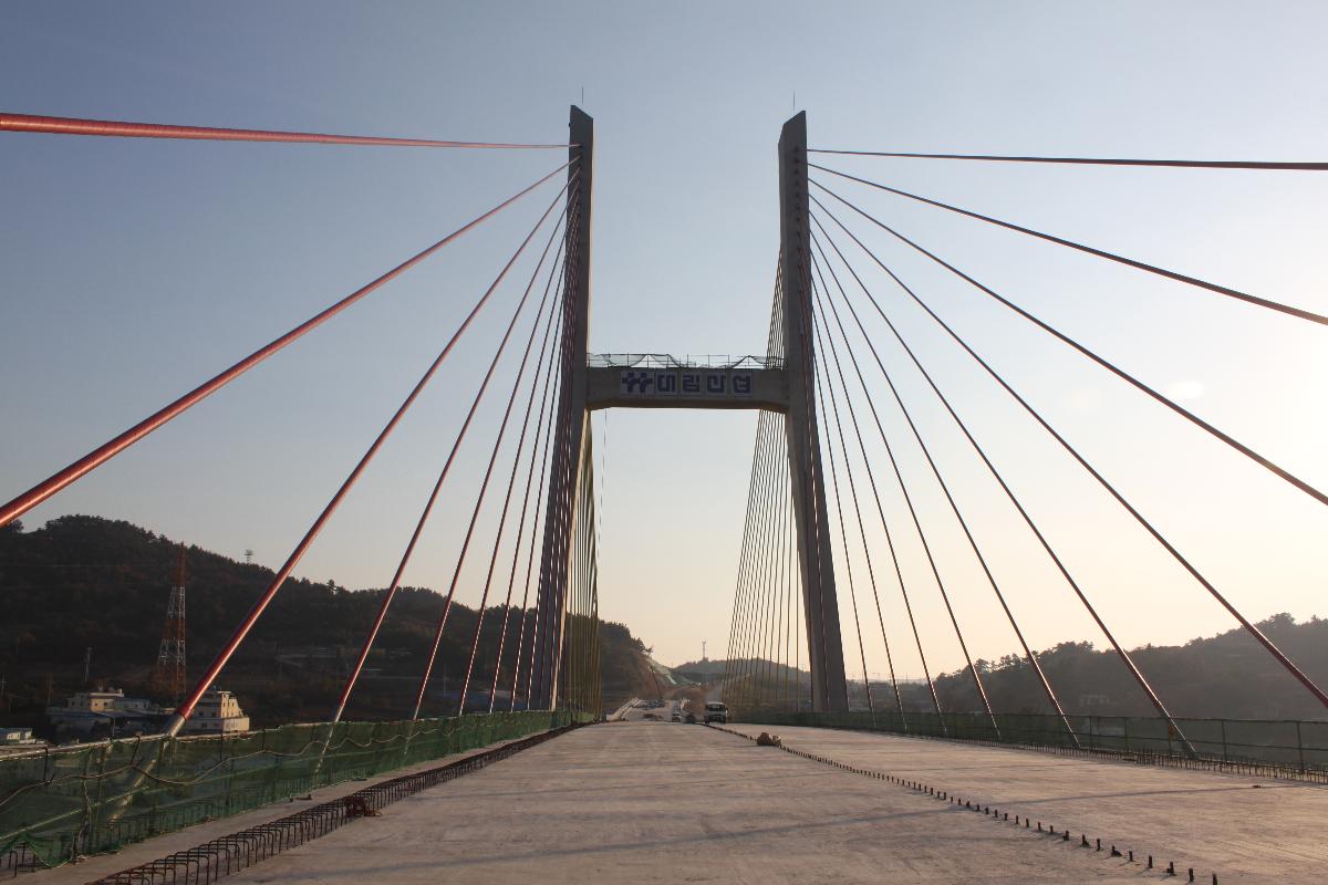 Geobukseon Bridge 
