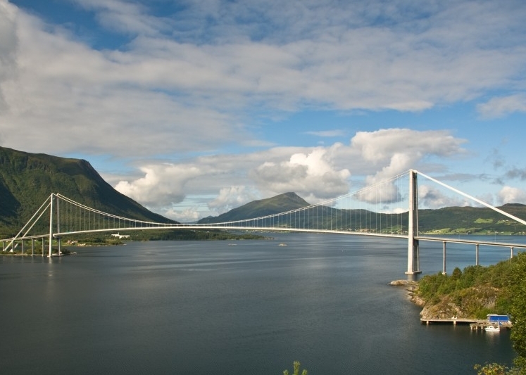 The is a road bridge on European route E39 in Møre og Romsdal county (fylke), Norway 