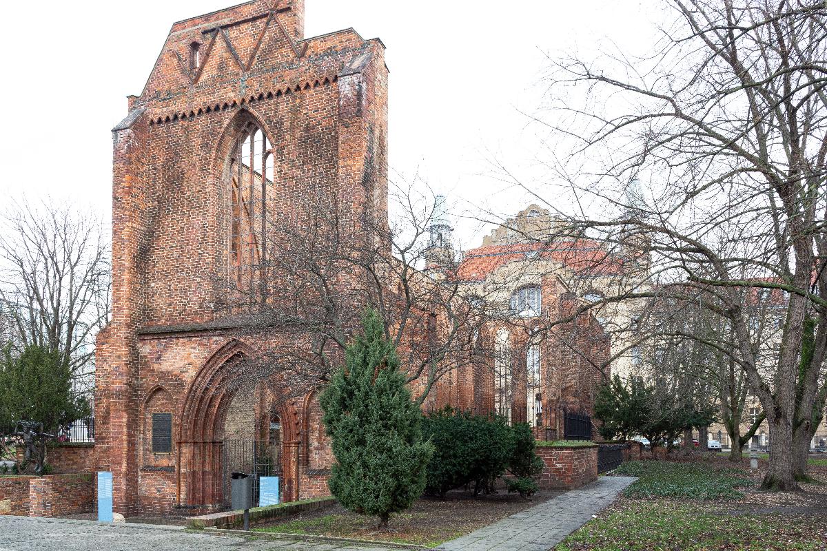 Ruine der ehem. franziskanischen Klosterkirche in Berlin-Mitte ("Graues Kloster"), erbaut um 1260 Blick auf die Westfassade