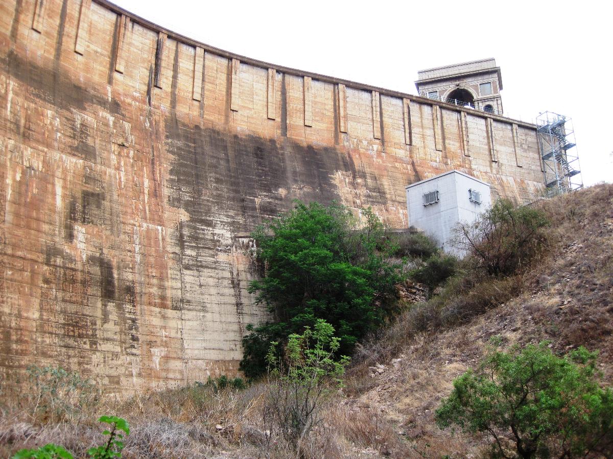 Hartbeespoort Dam wall from the downstream (north) aspect 