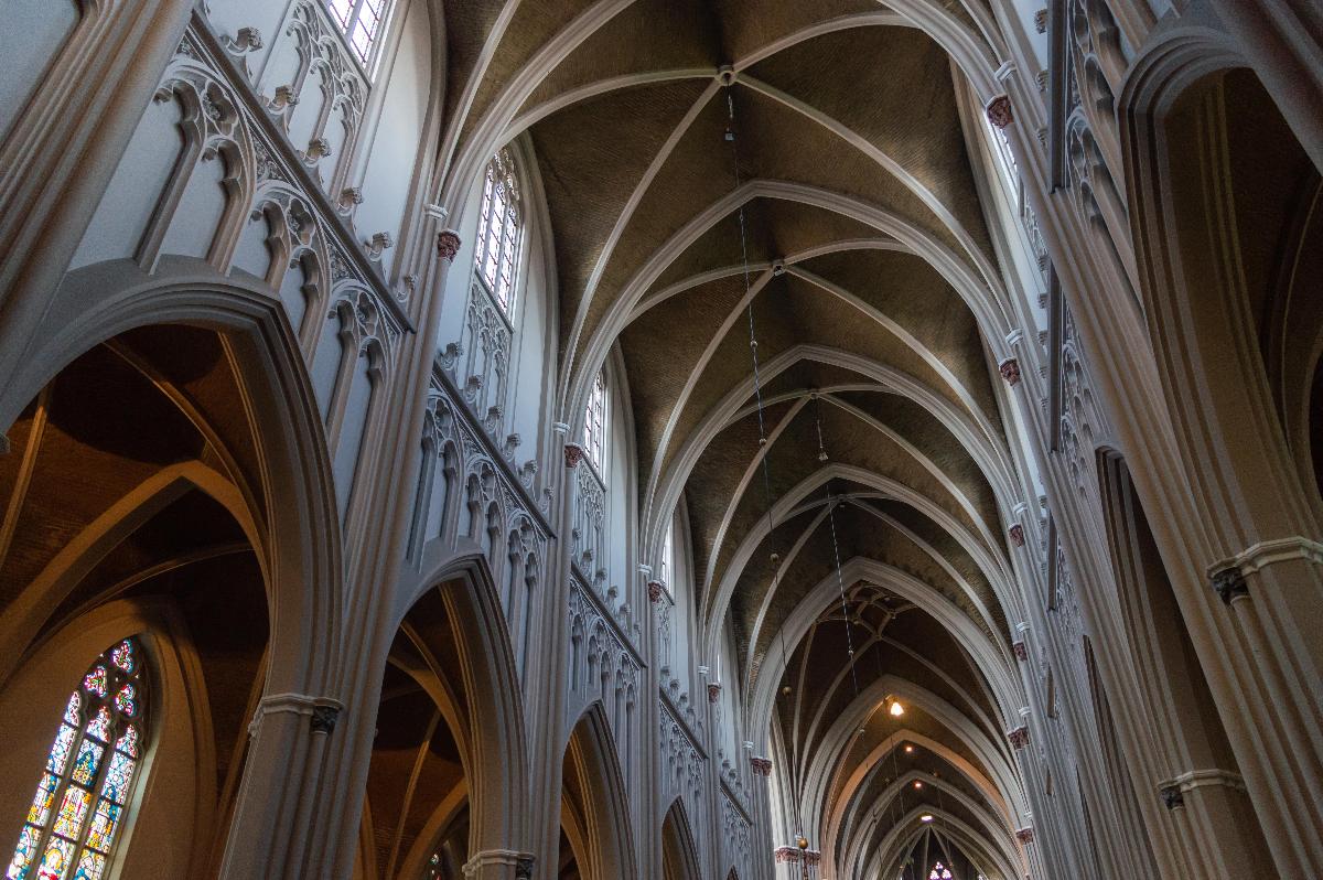 Part of the ceiling and the nave of the Heuvelse kerk in Tilburg 