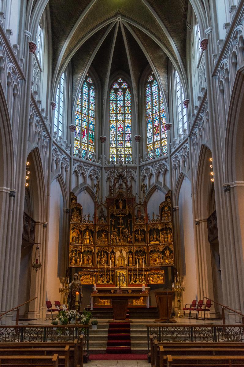 The main altar of the Heuvelse kerk in Tilburg 