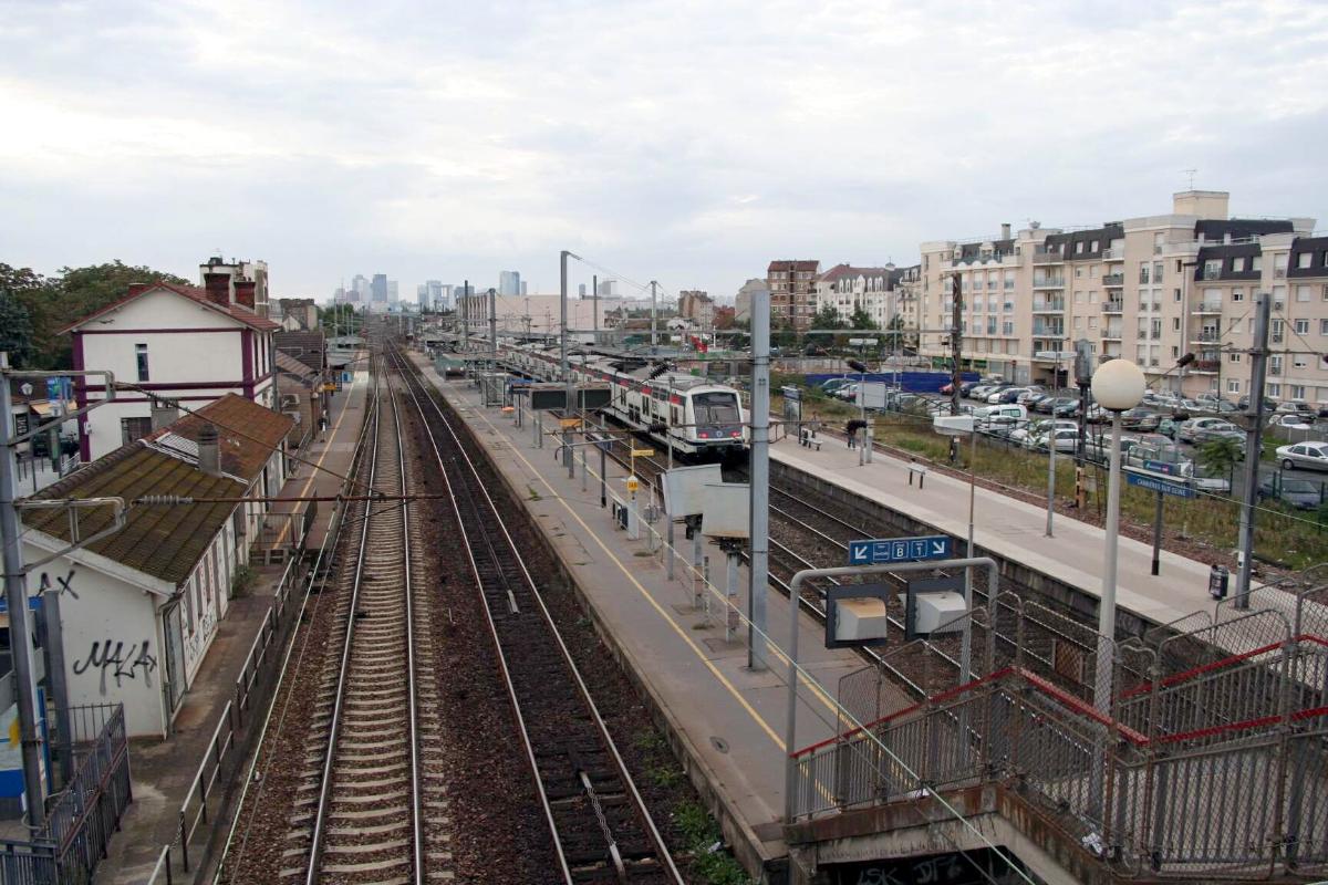 Houilles - Carrières-sur-Seine Station 