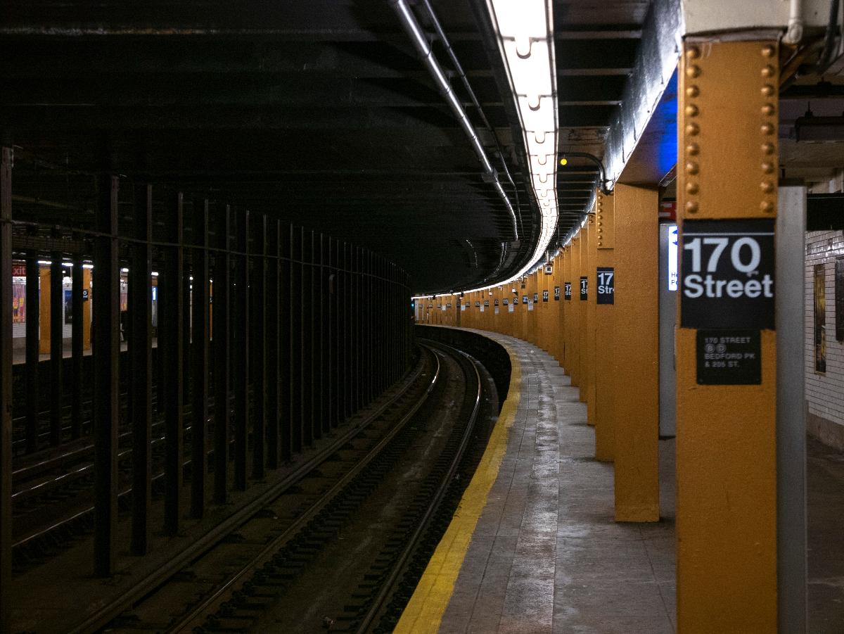 The curve of the northbound platform of the IND Concourse Line's 170th Street station. Camera looking north 