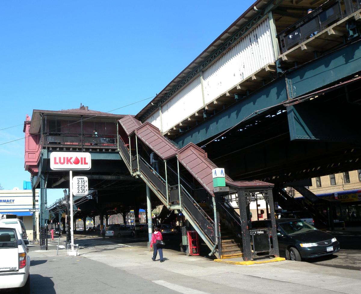 Looking northeast at the 238th Street station of the IRT Broadway – Seventh Avenue Line on a sunny midday 