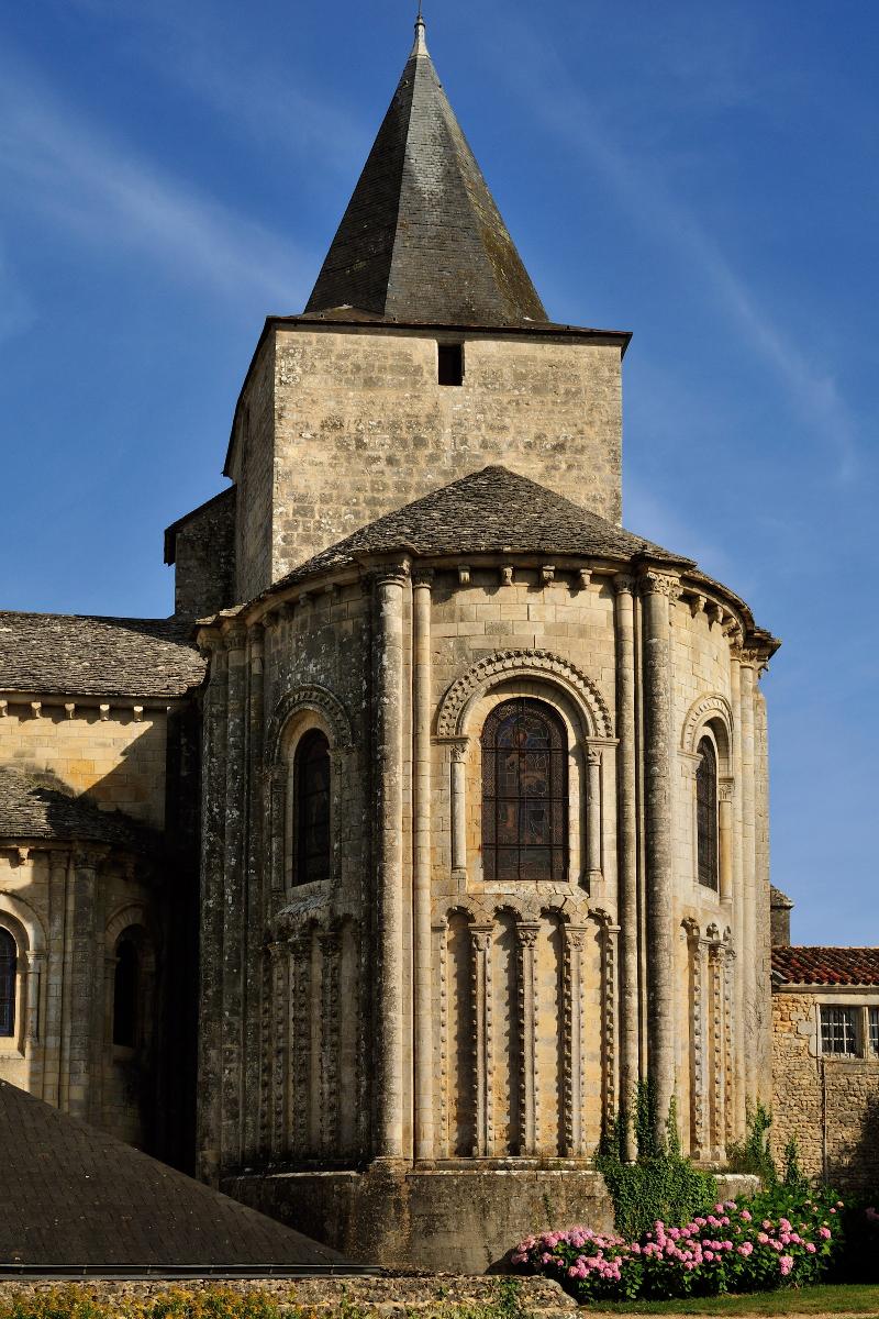 Chevet de l'église Saint-Jean-Baptiste de Jazeneuil 