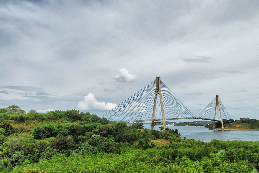The is a chain of 6 bridges of various types that connect the islands of Batam, Rempang, and Galang, Indonesia. 