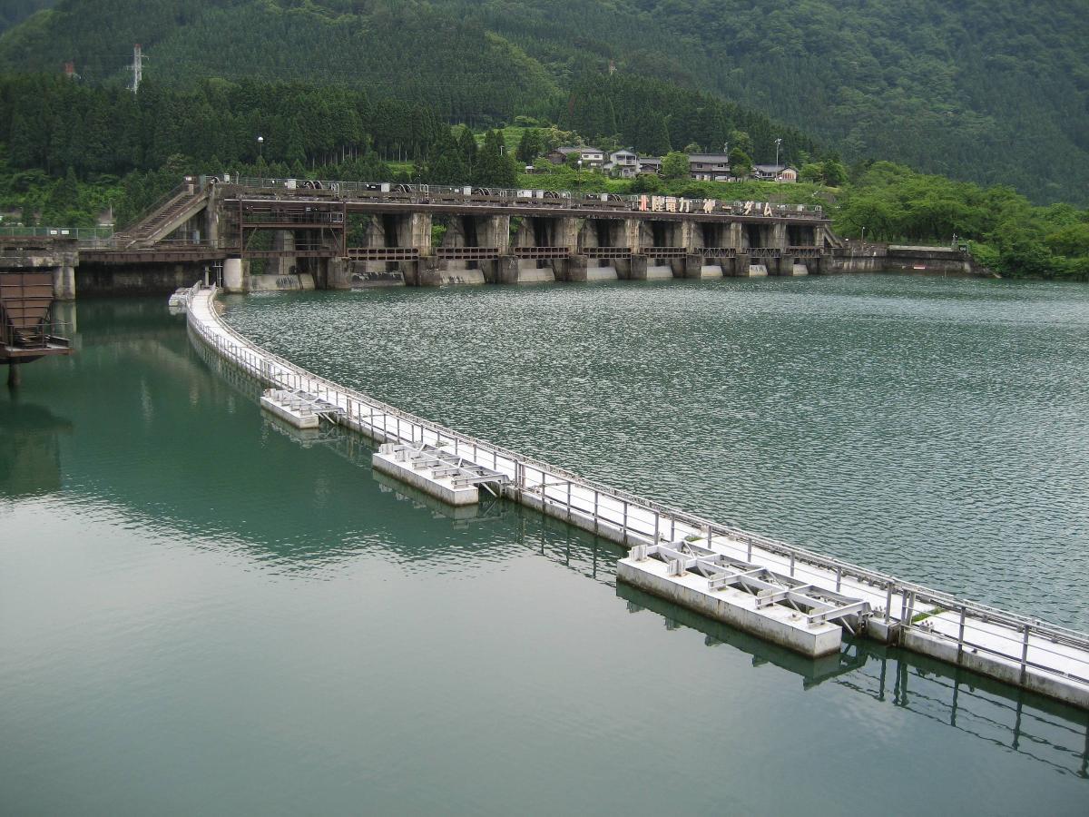 (Jin-ichi Dam) lake. 